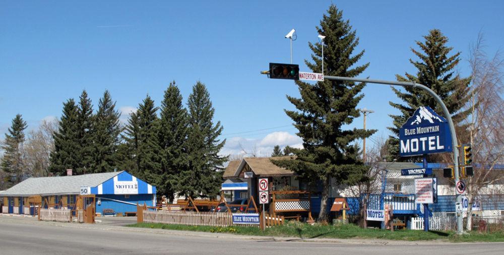 Blue Mountain Motel Pincher Creek Exterior photo