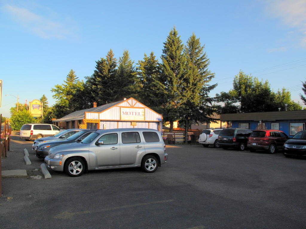 Blue Mountain Motel Pincher Creek Exterior photo