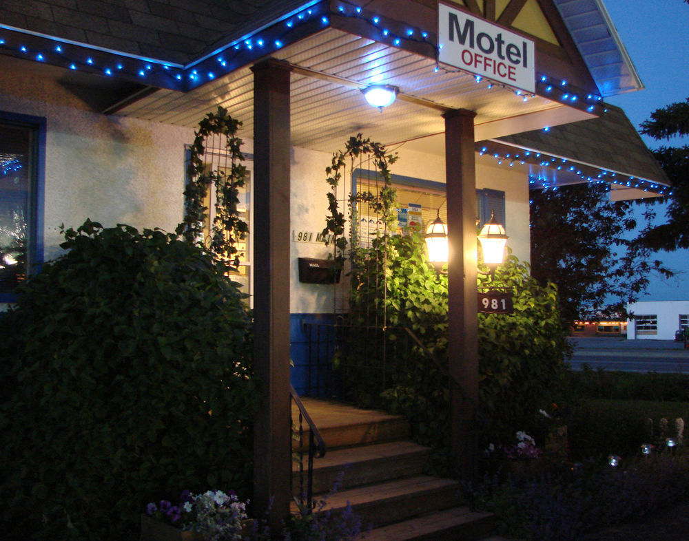 Blue Mountain Motel Pincher Creek Exterior photo